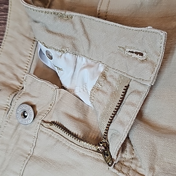NEW STYLE & CO TAN TUMMY CONTROL CAPRI PANTS - Picture 8 of 11